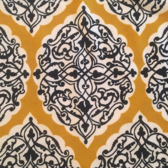 Banana Republic mustard and black pattern top - Picture 4 of 7